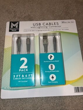 2 Pack USB Cables with Lightning Connector •New in package•